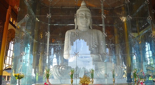 Lawka Chantha Abaya Labamuni in Kyauktawgyi Pagoda