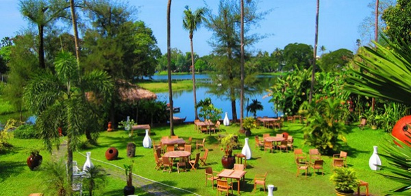 Have lunch at the Inya Lake