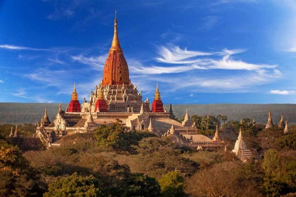 One of the big temples with amazing architecture that you should visit in Bagan